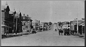 Grants Albion Hotel on left (1907- )